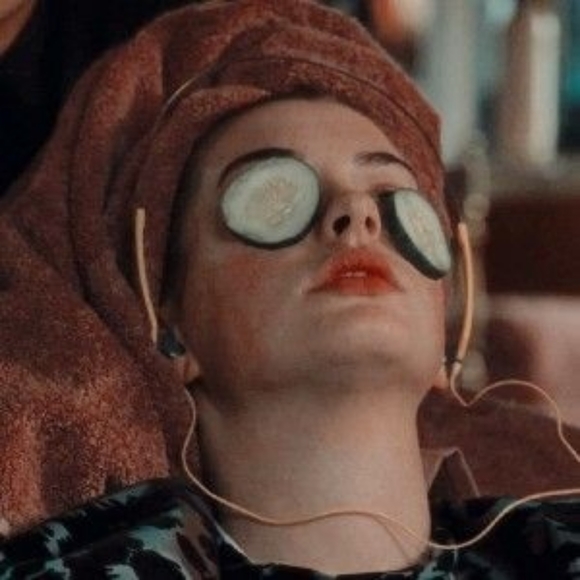 Meet your Posher, Sarah - Picture 1 of 1